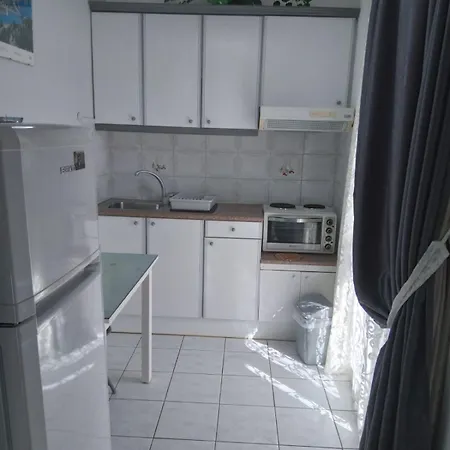 Makis & Apartament Poros (Kefalonia)