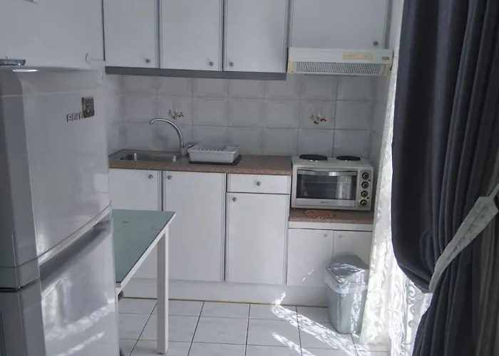 Makis & Lägenhet Poros (Kefalonia)