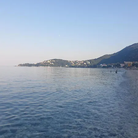 Makis & Apartament Poros (Kefalonia)