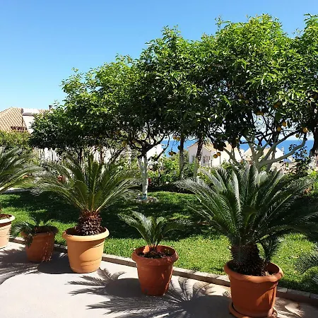 Makis & Apartament Poros (Kefalonia)
